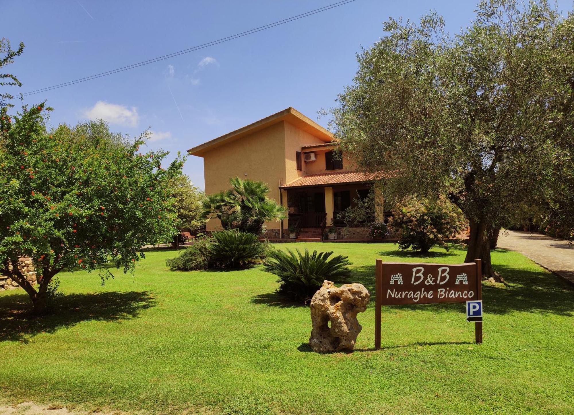 Nuraghe Bianco Bed & Breakfast Santa Maria la Palma Luaran gambar
