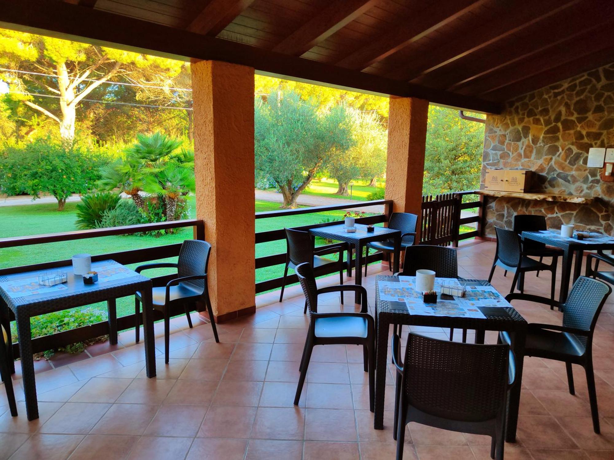 Nuraghe Bianco Bed & Breakfast Santa Maria la Palma Luaran gambar
